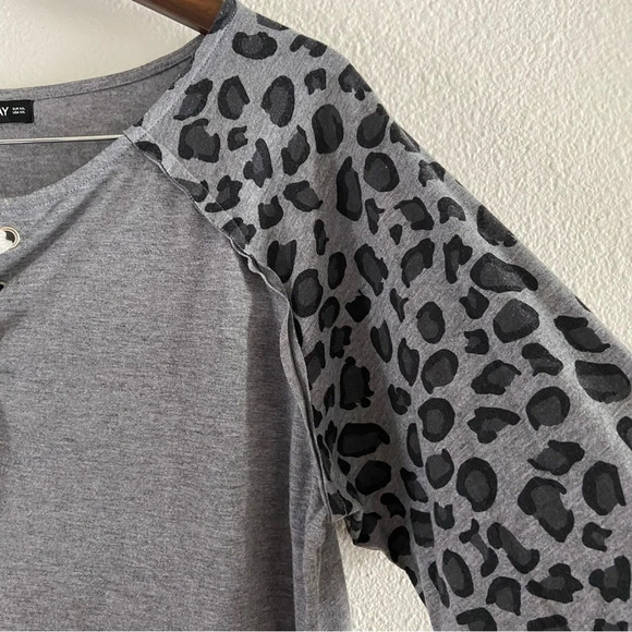 Raglan Leopard Shirt Baseball Tee Lace Up Front Animal Print Top XXL - Picture 3 of 10
